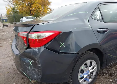 2015 Toyota Corolla Le Eco z USA, uszkodzony, nr VIN 2T1BPRHE0FC411213